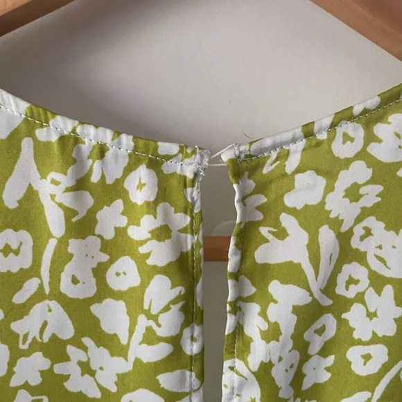 Zara  Satin Effect Ruffle V Neck Mini Dress Green White Floral Size XS - Picture 11 of 11